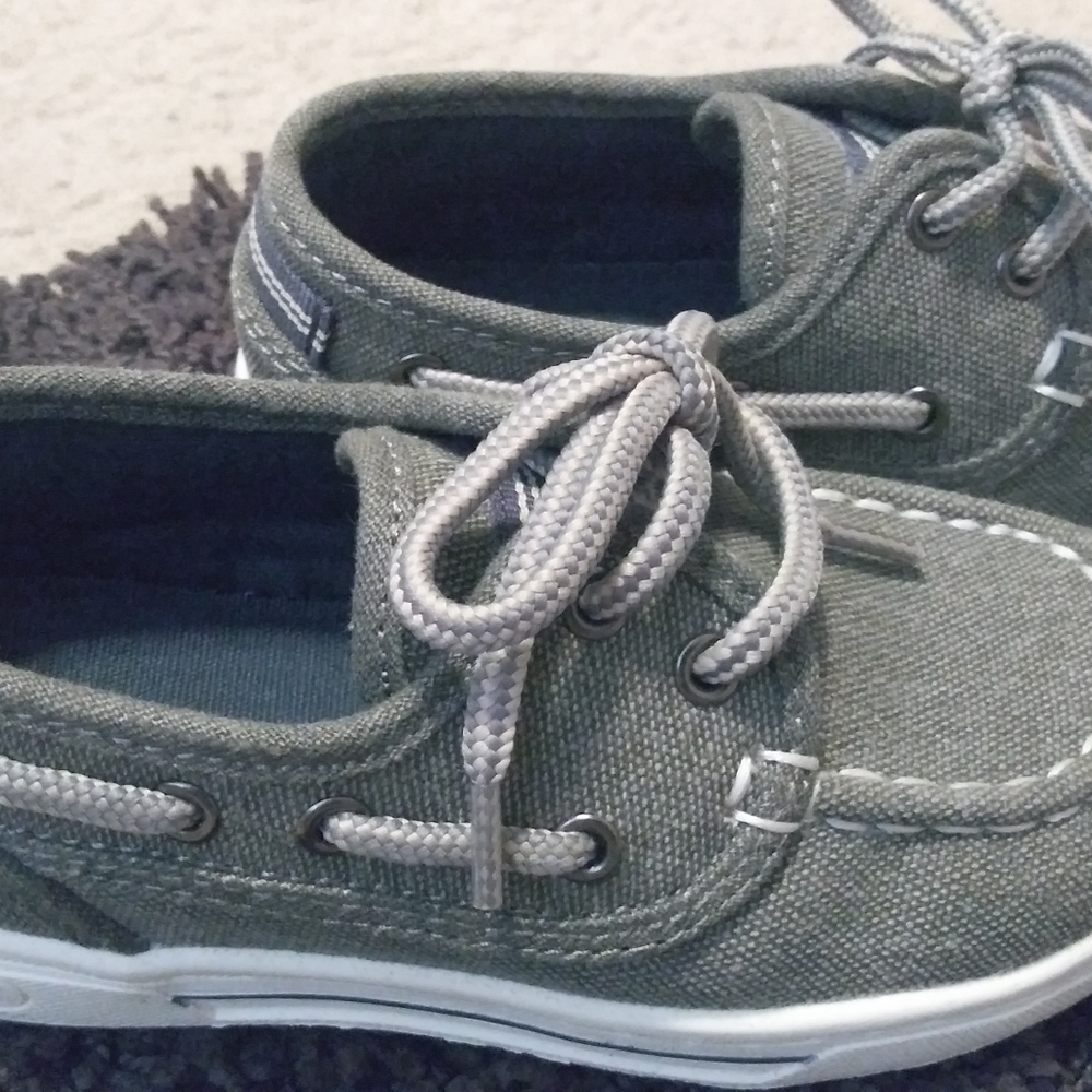 Boys shoes